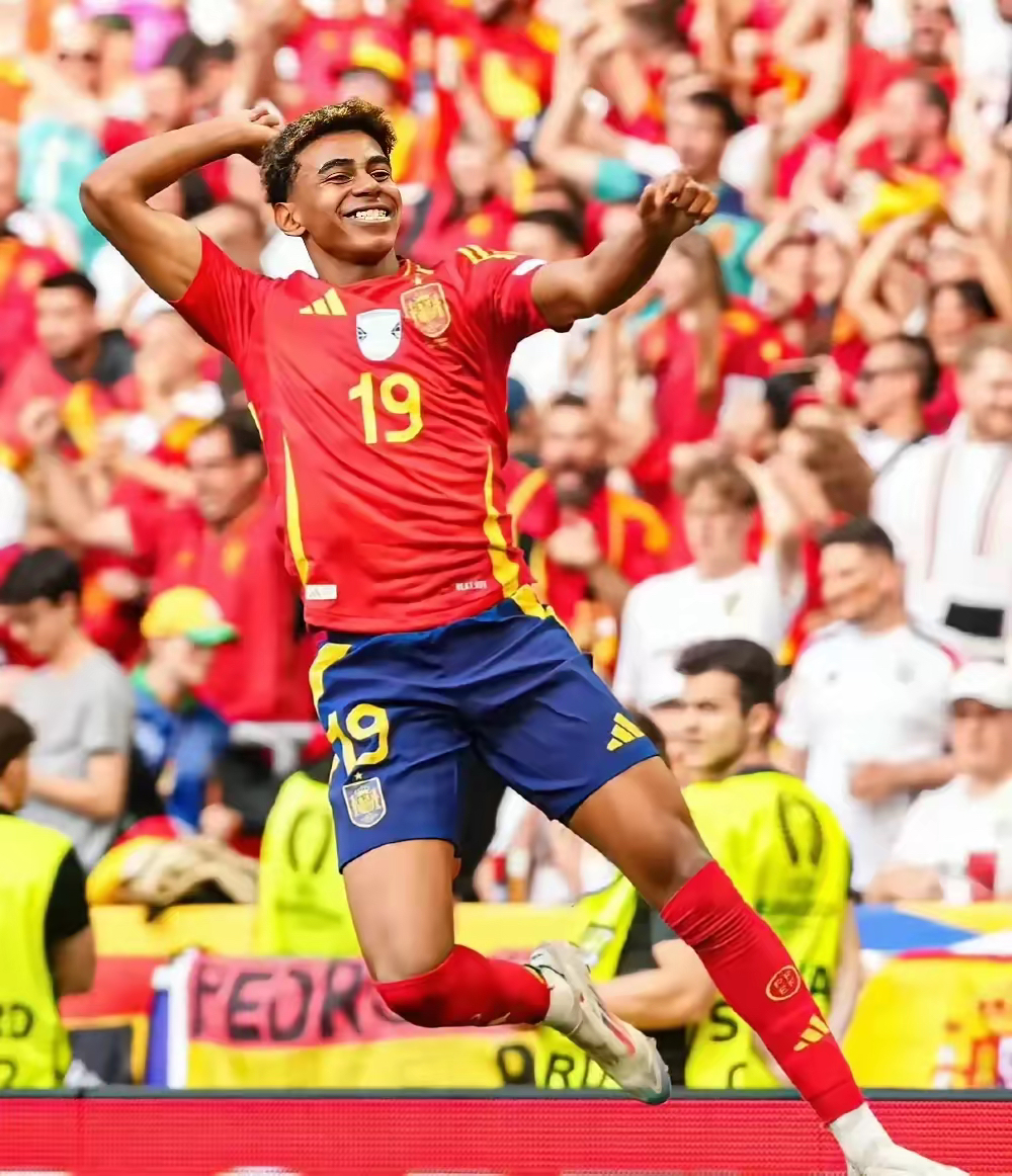 AYX SPORTS-C罗新星出色防守表现突出，西班牙队前途光明！