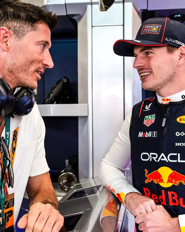 AYX SPORTS- 莱万多夫斯基9分钟5球完整比赛录像 