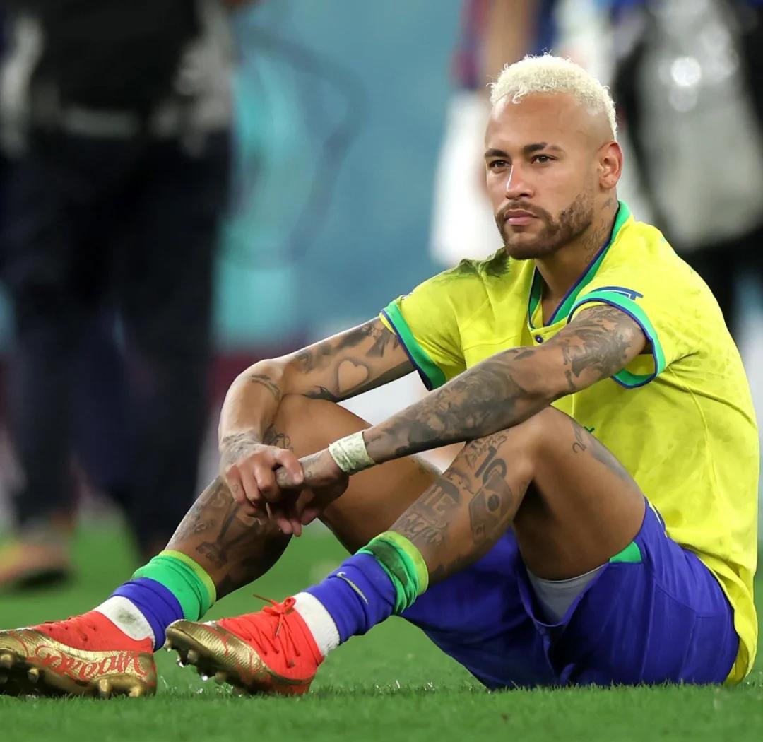 爱游戏体育-内马尔遭遇二十持续失利，巴黎圣日耳曼教练压力巨大！引发球迷热议的简单介绍