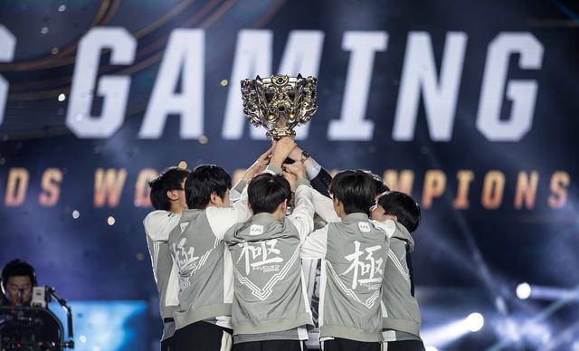 AYX SPORTS-包含JackeyLove重返赛场，晋级下一阶段首场状态出色，瑞士队观众沸腾！全场沸腾不已的词条