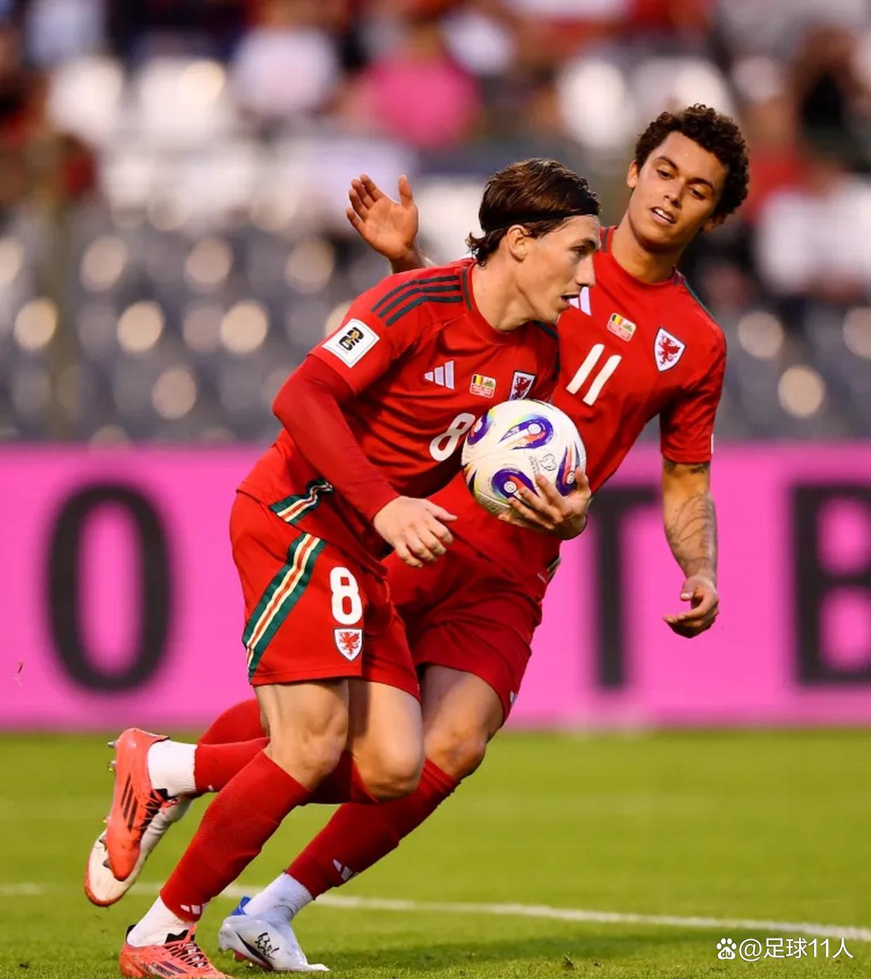 爱游戏体育- 德布劳内踢前锋 