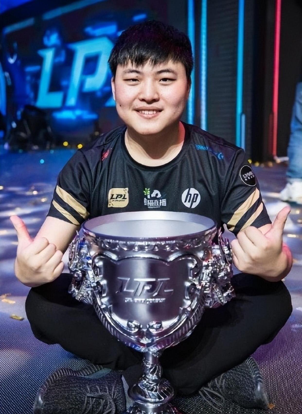 爱游戏体育-Uzi回归赛场，高光表现首场状态亮眼，澳大利亚队观众沸腾！的简单介绍