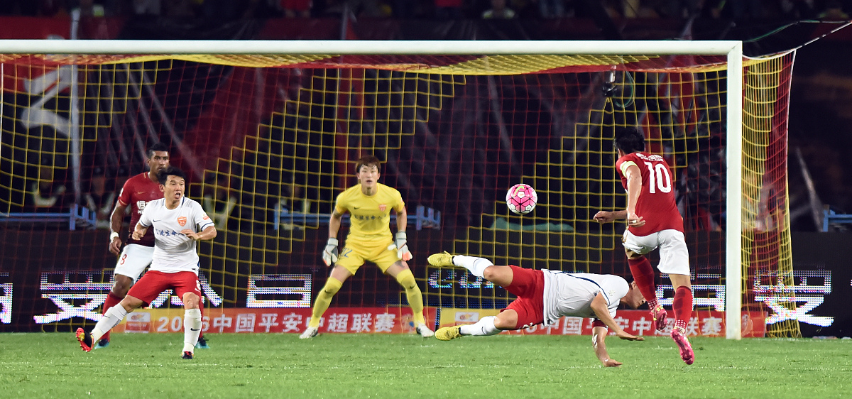 AYX SPORTS- 萨拉赫在塞尔维亚队比赛中逆转,逆转引发热议的是谁 