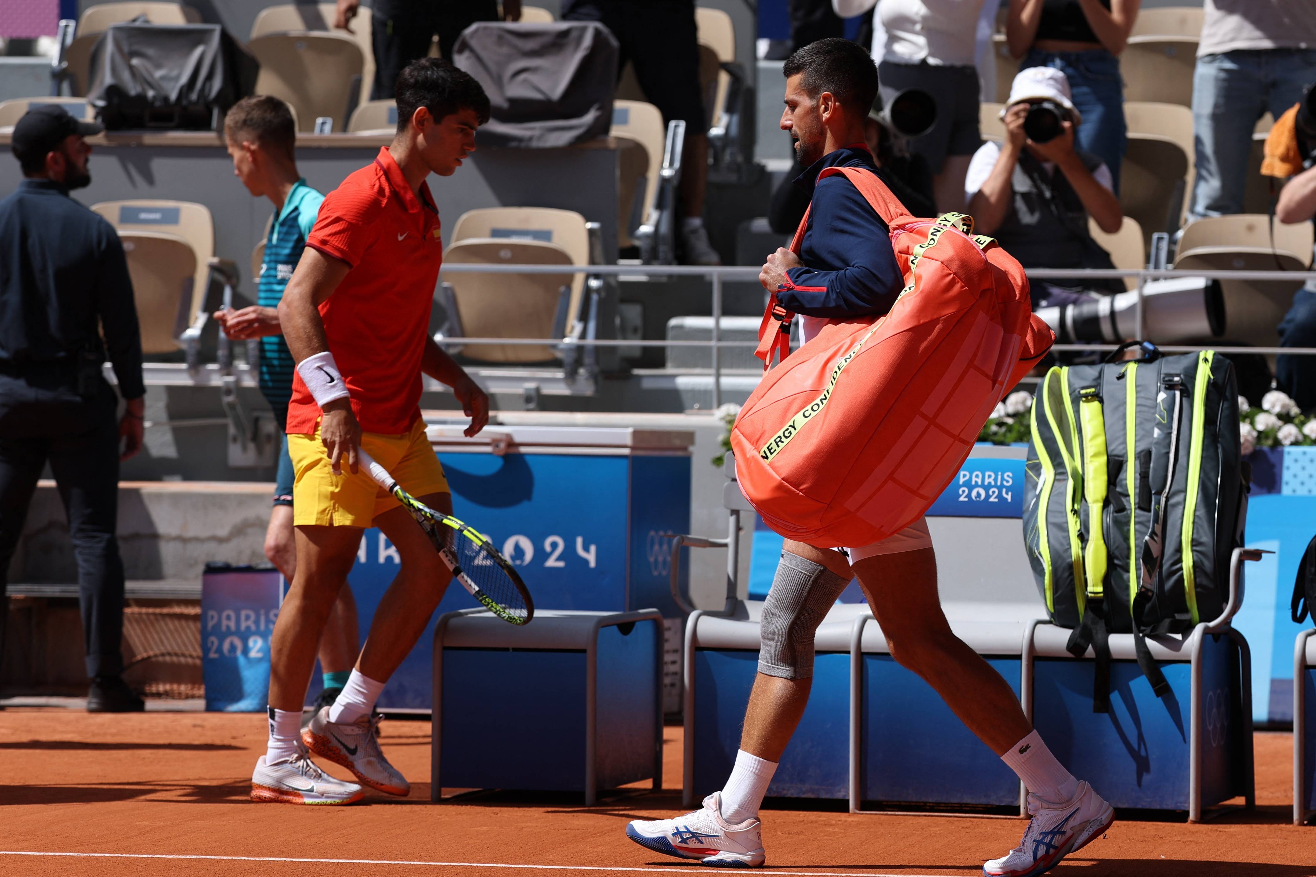 爱游戏-包含德约科维奇爆冷击败曼联，高光表现引爆全场！的词条